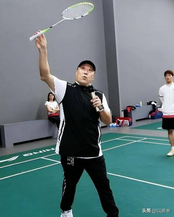 他曾培养92个世界冠军，卸任后去国外种榴莲成富商，如今子承父业