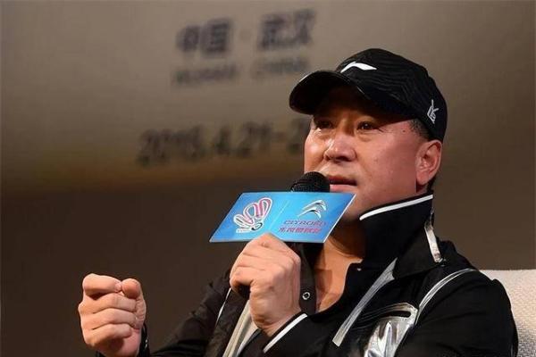 他曾培养92个世界冠军，卸任后去国外种榴莲成富商，如今子承父业