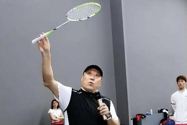 他曾培养92个世界冠军，卸任后去国外种榴莲成富商，如今子承父业