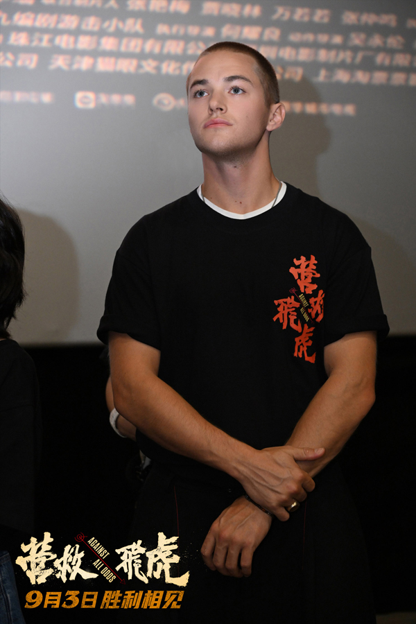 2米切尔·霍格.jpg