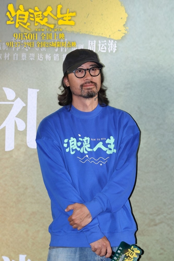 电影《浪浪人生》黄渤范丞丞殷桃等主创亮相首映礼 观众齐赞故事温暖动人