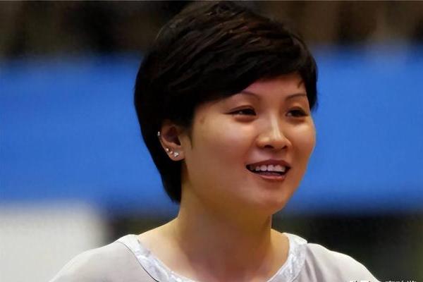 乒坛名将邬娜：嫁小5岁国脚丈夫生一子，儿子长大后成了网球名将