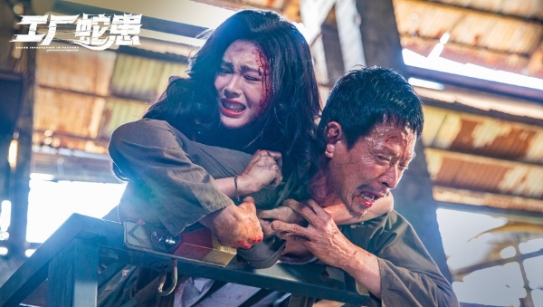 电影《工厂蛇患》9月19日上线！蛇群猎杀盛宴尺度爆表，美女湿身上演绝命逃生