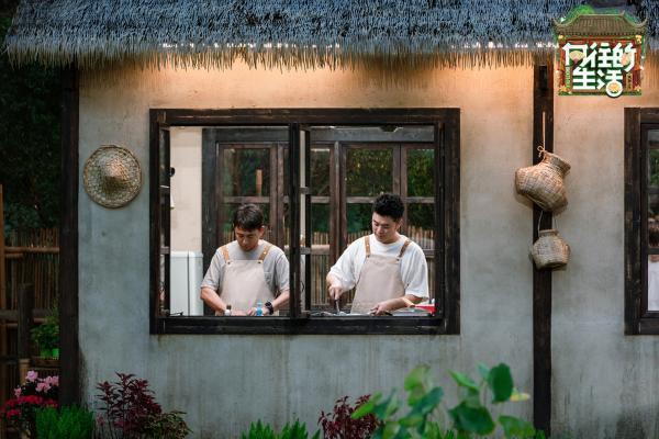 中国艺术报点赞《向往的生活-戏如人生》：角色与本我的镜像表达