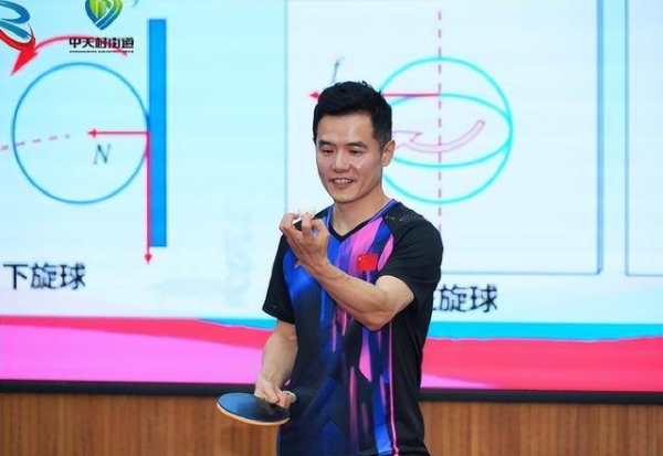 不和冠军抢嫁富豪，芦璐成绩普通却低调圈粉，嫁刘国正后羡煞旁人