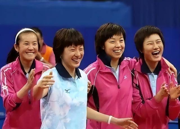 不和冠军抢嫁富豪，芦璐成绩普通却低调圈粉，嫁刘国正后羡煞旁人