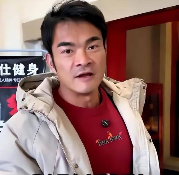 花1万当一天火锅店老板，李维刚赚7900，却被骂最不懂尊重的好人