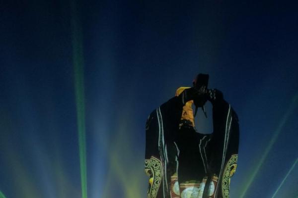 《一梦秦皇》实景演出于秦皇求仙入海处盛大上演