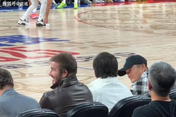 NBA中国赛大咖云集：马云成龙坐C位，两人手机引热议！