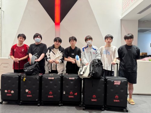 不莱玫跨界携手TES战队，首度亮相王者荣耀嘉年华