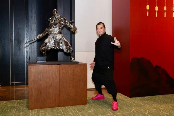 雕塑艺术家任哲参加2025金鸡百花电影节“香港之夜”主题活动