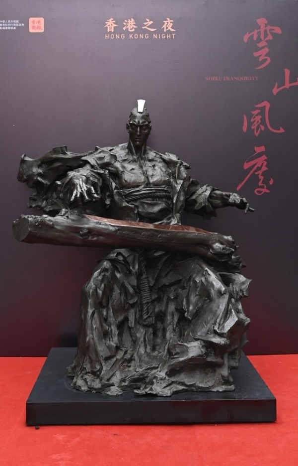 雕塑艺术家任哲参加2025金鸡百花电影节“香港之夜”主题活动