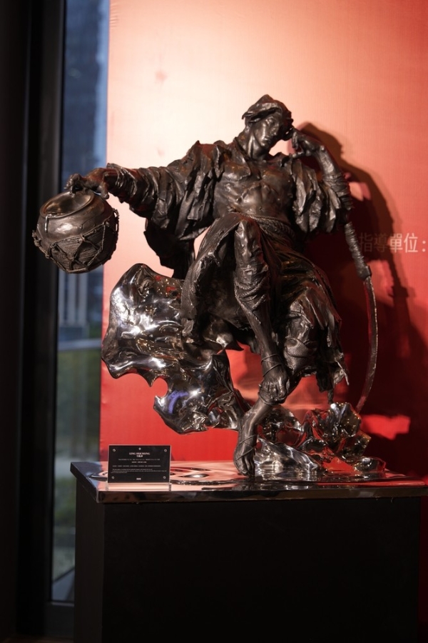 雕塑艺术家任哲参加2025金鸡百花电影节“香港之夜”主题活动