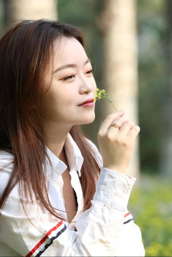 詹姿萱（艺名：詹雅涵）荣获英国国际低音提琴节大赛二等奖