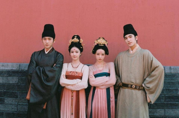 白鹿《跑男》天路篇路透爆火！《中文桃李》《恰逢雨连天》