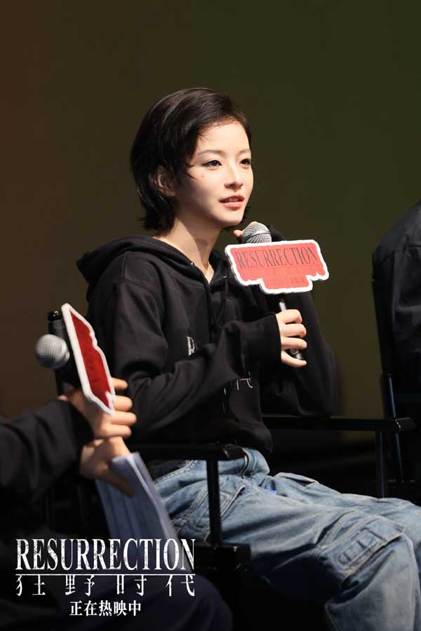 易烊千玺现身《狂野时代》上海路演 普世共情直击人心大银幕超绝沉浸体验