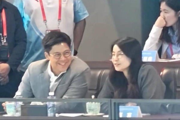 霍启刚夫妇现身全运会观赛，郭晶晶满脸笑容拍帅哥，老公表情亮了