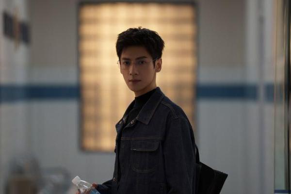 罗云熙再次挑战法医 《剥茧》12月29日全网高能开播