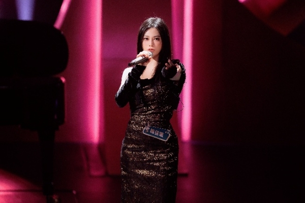 陈佳妮《时候》舞台震撼全场，逆袭绽放展现国家级新人实力！