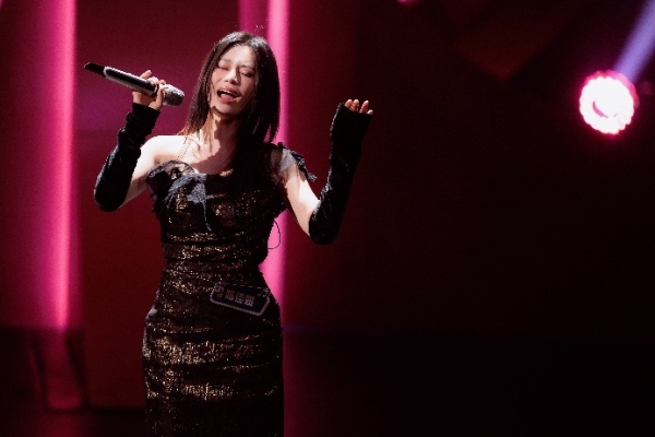 陈佳妮《时候》舞台震撼全场，逆袭绽放展现国家级新人实力！