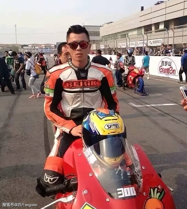 半个娱乐圈沦陷？税务部门通报，1818名明星网红被查，已补税15亿