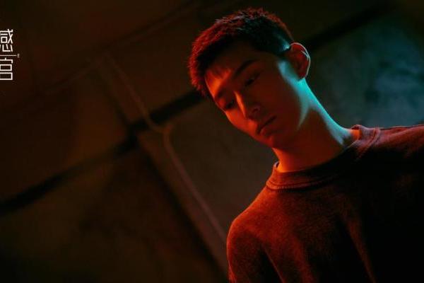 窦骁领衔主演《超感迷宫》开播 高智疯批角色正邪莫辨