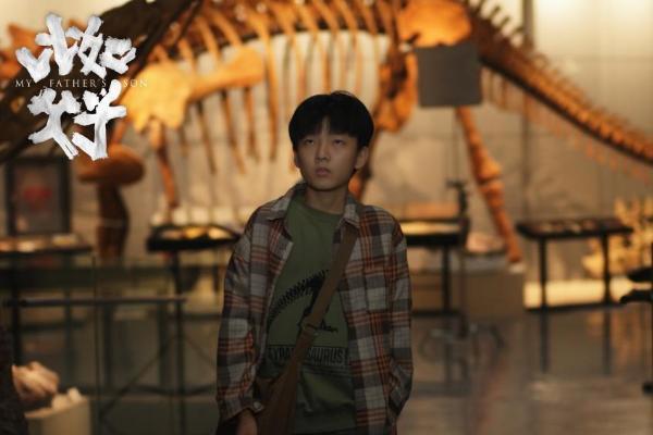 《比如父子》温情上映，罗伟宸细腻演绎催泪父子情