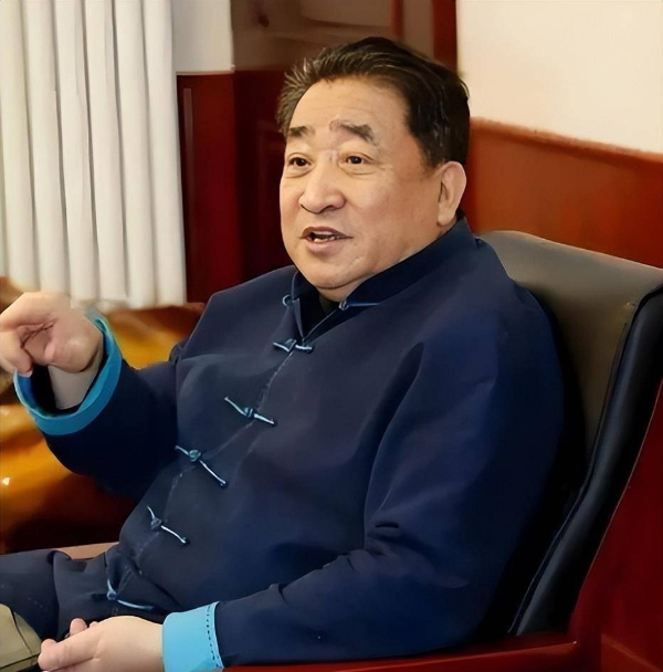 加州别墅泳池边高唱红歌！姜昆领衔一众国宝级大师，评论区炸了