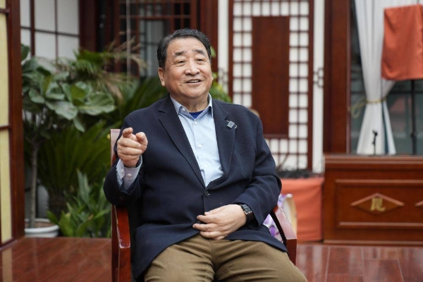 加州别墅泳池边高唱红歌！姜昆领衔一众国宝级大师，评论区炸了