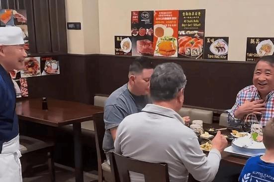 加州别墅泳池边高唱红歌！姜昆领衔一众国宝级大师，评论区炸了