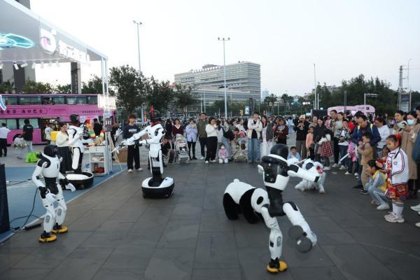 能文能武！智元机器人天团与王心凌王鹤棣同台炸场跨晚