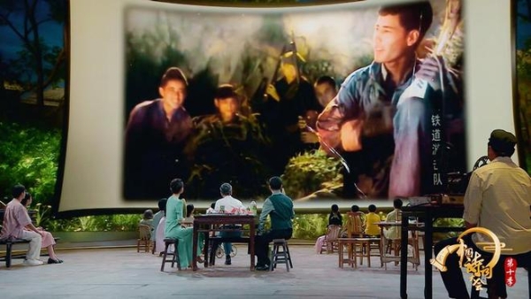 十年春雨，诗润万家：《中国诗词大会》在快时代守护“慢文化”