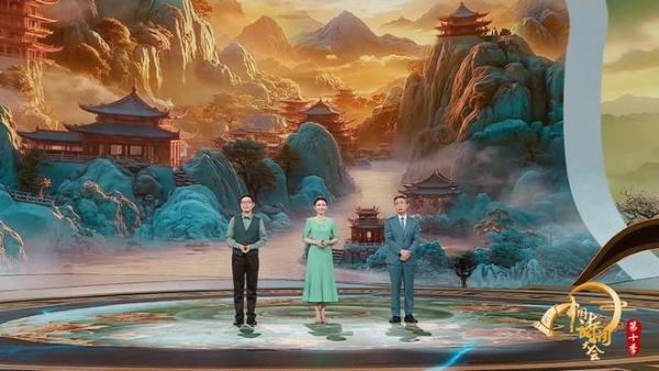 十年春雨，诗润万家：《中国诗词大会》在快时代守护“慢文化”