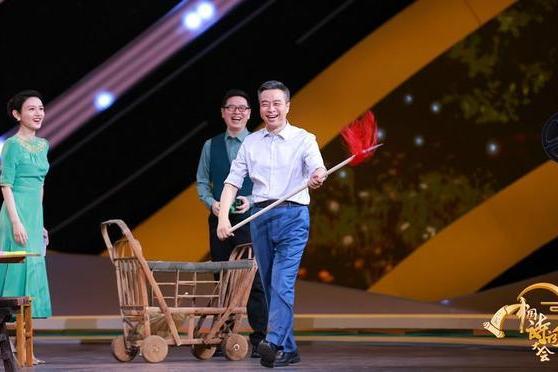 十年春雨，诗润万家：《中国诗词大会》在快时代守护“慢文化”