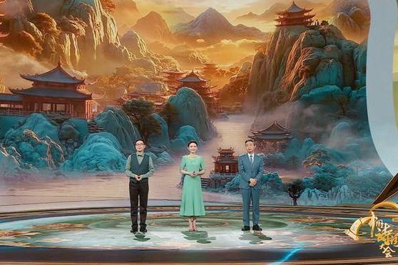 十年春雨，诗润万家：《中国诗词大会》在快时代守护“慢文化”