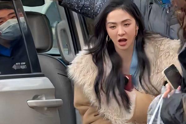 岳云鹏再登春晚，沈腾独撑笑点，老艺术家集体隐身