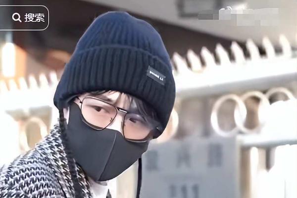 岳云鹏再登春晚，沈腾独撑笑点，老艺术家集体隐身