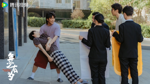 贺岁迎新看《年少有为》 1月31日 彭昱畅林允刘冠麟王天放 开年见富提前过大年！