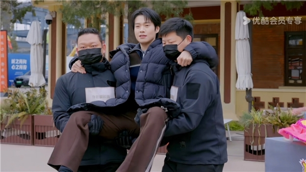 综艺《周五晚高疯》官宣定档并发布先导片 魏大勋杨迪倾情加盟打造情绪治愈综艺“疯”向标