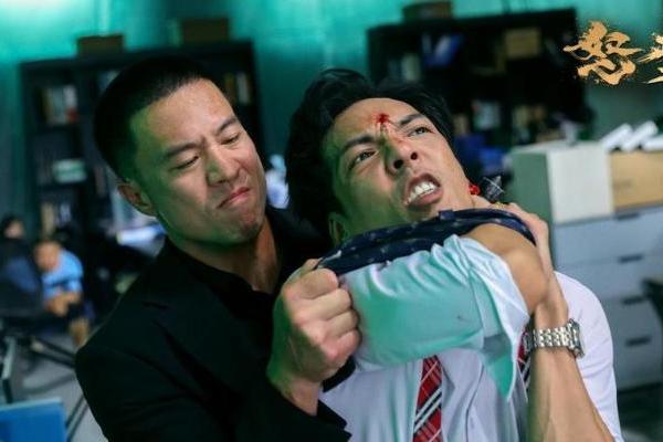 硬核动作大片《怒袭》定档2月12日！安志杰伍允龙罪恶园区决一死战！
