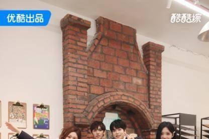 《怦然心动20岁》开播 经典IP归来定义冬日恋综美学