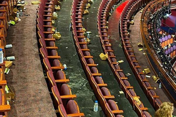 嘴上喊环保，脚下全是垃圾：奥斯卡散场这一幕，太难看了