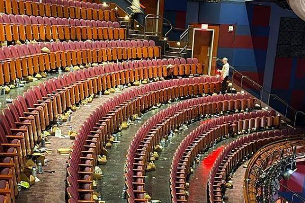 嘴上喊环保，脚下全是垃圾：奥斯卡散场这一幕，太难看了