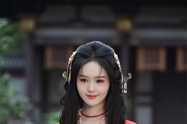 陶德燕主演黑马剧《樊笼》 首演蛇蝎美人扮相惊艳