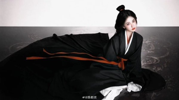 陈都灵黑红古装杀疯全网！撕碎白月光标签，这才是权谋女主该有的风骨