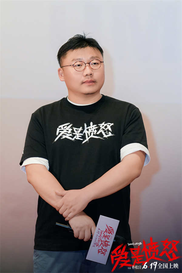 电影《爱是愤怒》重庆路演王安宇分享水下龙舟幕后 王玉雯解读守护型愤怒 主创鼓励普通人勇敢挥出一拳