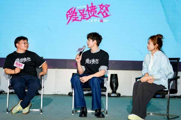 《爱是愤怒》全国首场校园路演落地成都 朴松日王安宇与高校学子共解 “爱是什么”