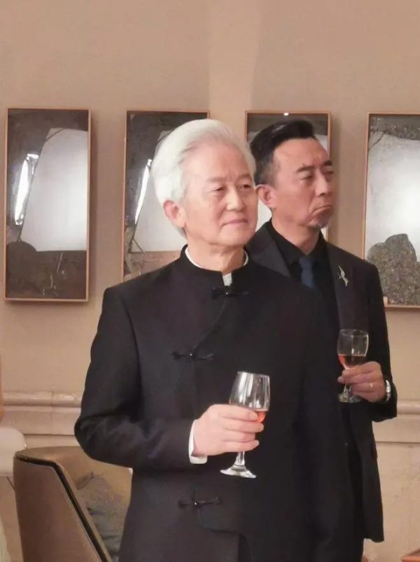 受到AI短剧冲击，横店演员失业卖凉皮