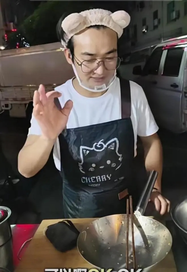 受到AI短剧冲击，横店演员失业卖凉皮