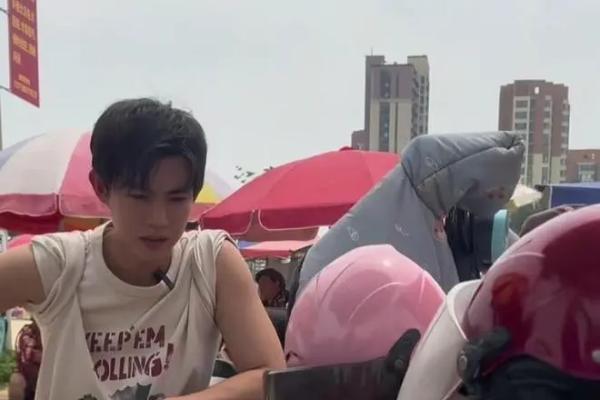 受到AI短剧冲击，横店演员失业卖凉皮